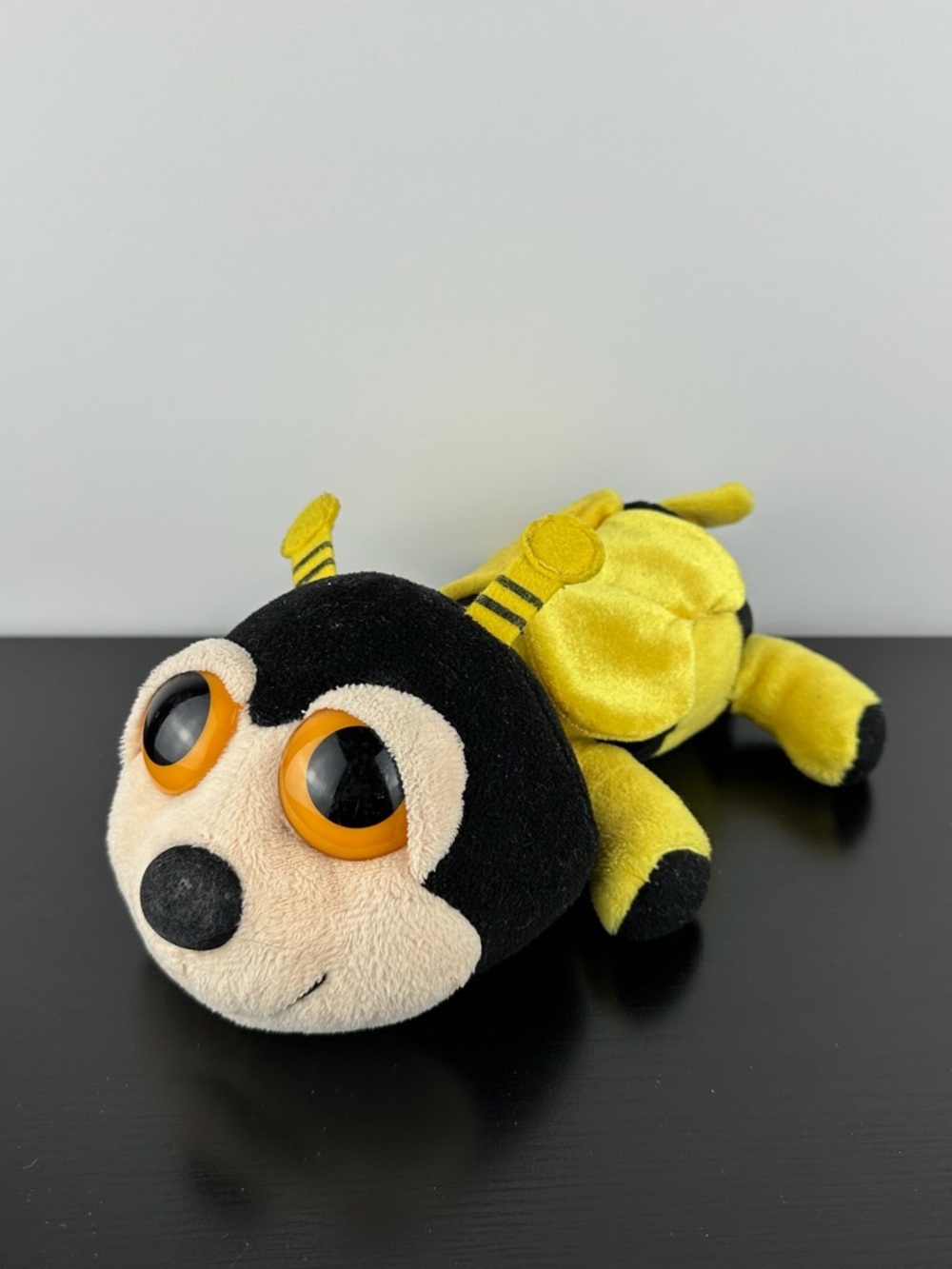 Russ Berrie Rare Lil Peepers Hunnie Honey Bee 9” Yellow Black Bumblebee Plush